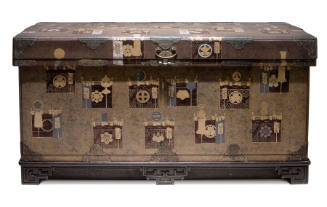 Trunk with Family Crests Design