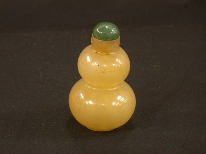 Snuff Bottle with Stopper, In the form of a Gourd