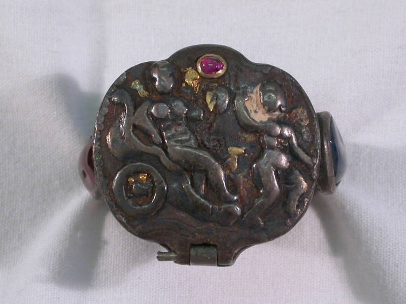 Ring: Hinged top, with a Seal depicting Venus seated in a Cart drawn by Cupid; and Inkpad