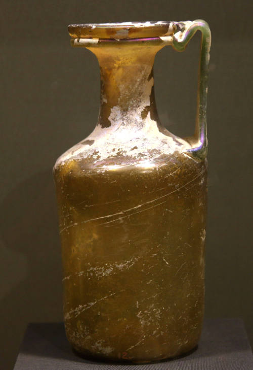 Flask with One Handle