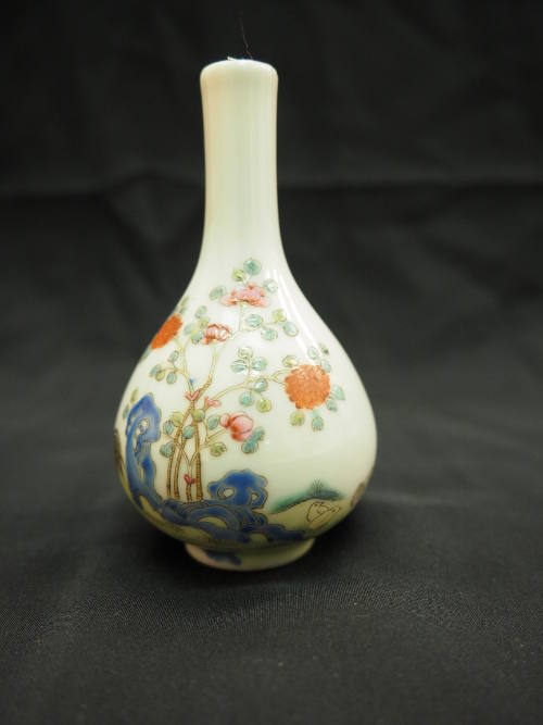 Snuff Bottle with Design of Garden Scene