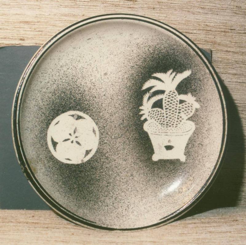 Plate with a Mon and Plant Designs