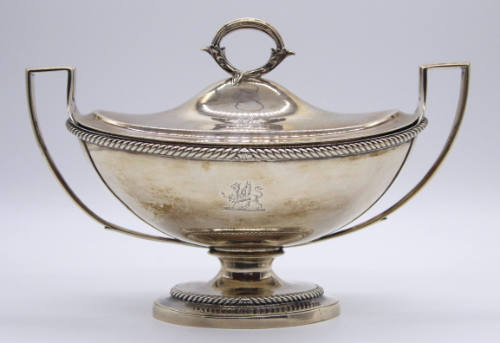 Covered Sauce Tureen of Elliptical Shape